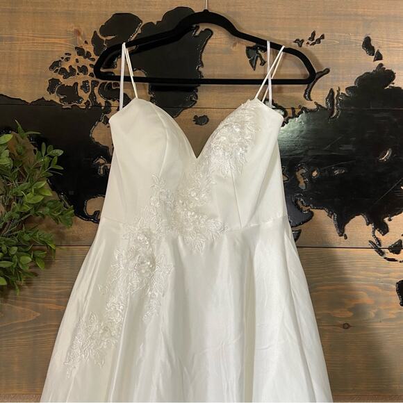 NWOT Lulus Flawless Radiance White Satin Floral Embroidered Maxi Dress - Picture 7 of 12